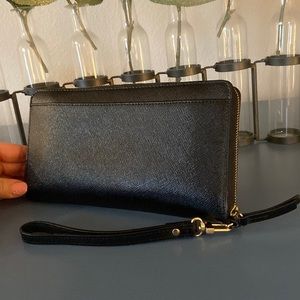Halogen black clutch